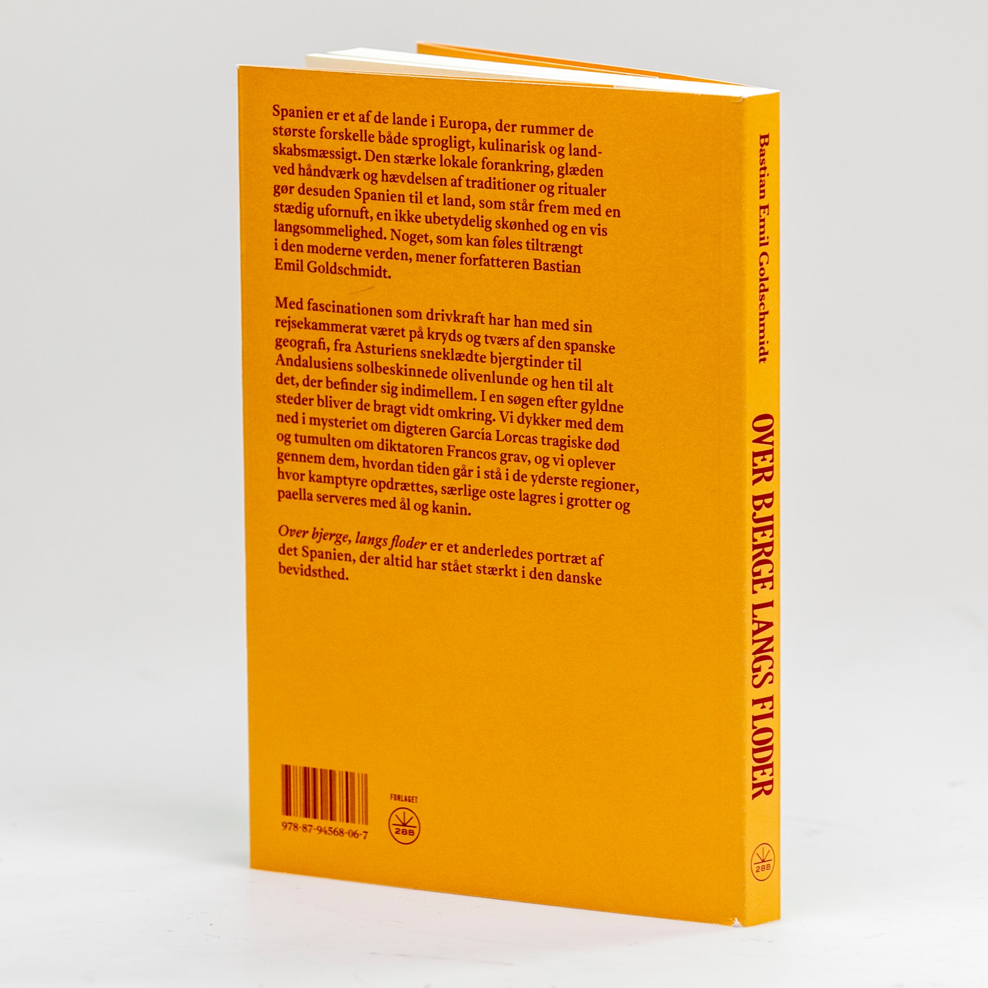 Over bjerge langs floder